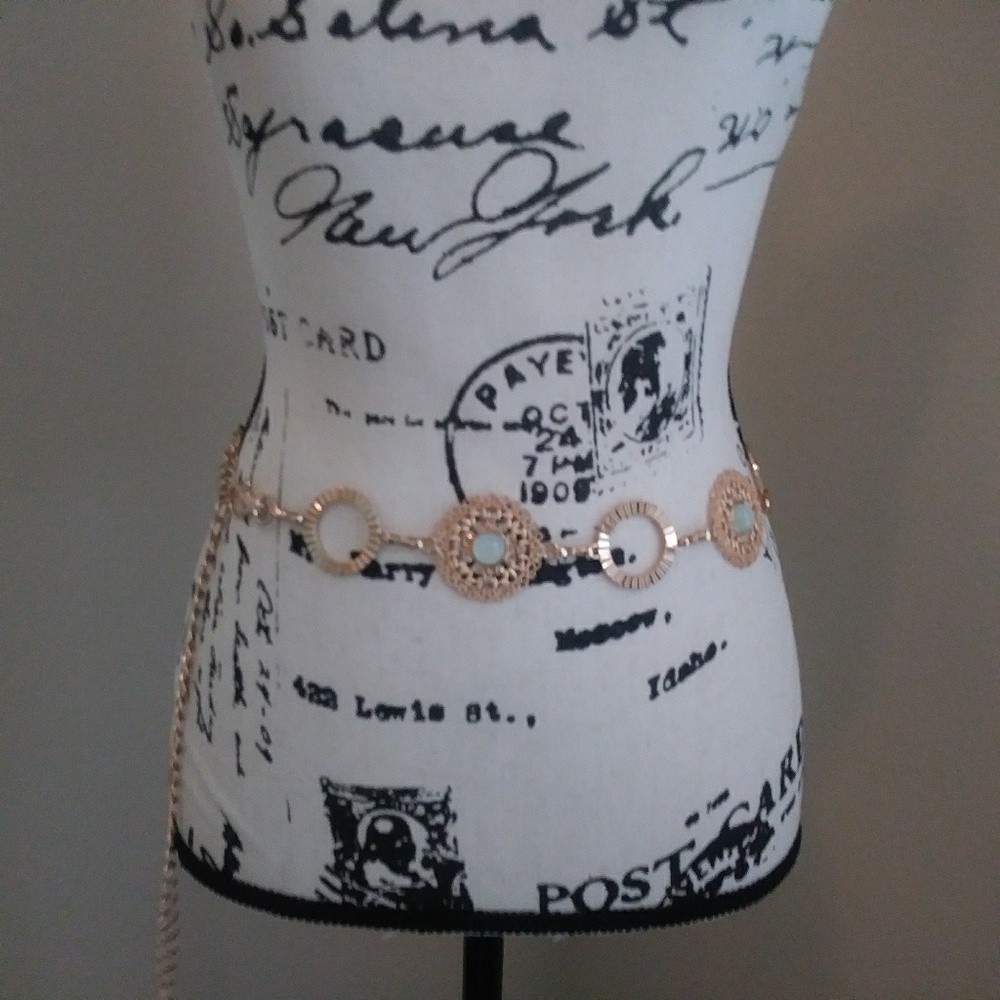 Gorgeous Gold tone and Rhinestone chain belt